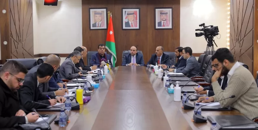 مدار الساعة,أخبار مجلس النواب الأردني,يزن شديفات,وزير الصحة,الملك عبدالله الثاني,دائرة ضريبة الدخل والمبيعات,دائرة الإحصاءات العامة,وزارة المالية,رئاسة الوزراء,صندوق المعونة الوطنية,دائرة ضريبة الدخل,مجلس النواب