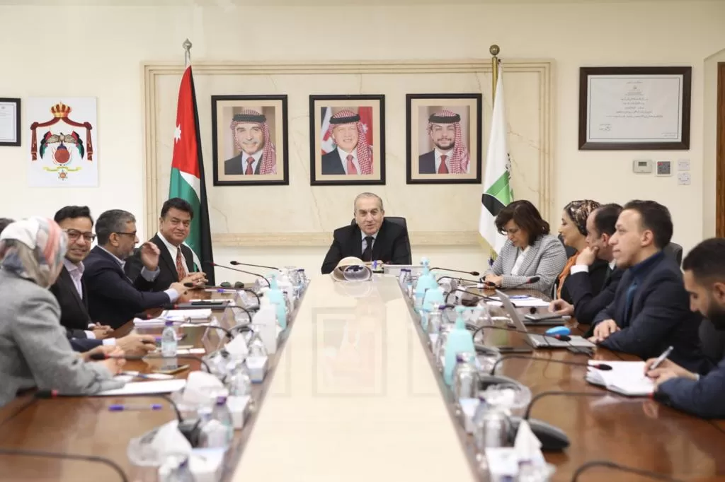 مدار الساعة,أخبار الأردن,اخبار الاردن,وزير النقل,ماهر أبو السمن,وزيرة الاستثمار,وزارة الأشغال,الضفة الغربية