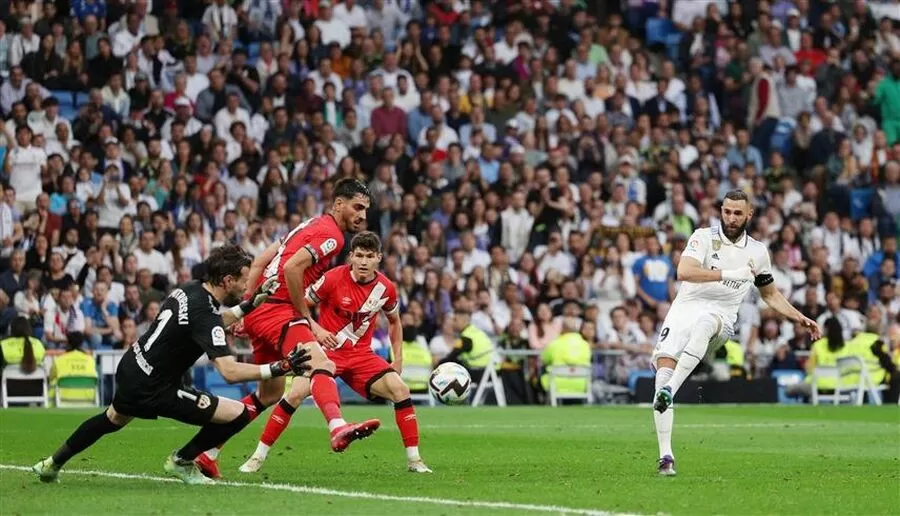 مدار الساعة,أخبار رياضية,1. #كريم_بنزيما_ينضم_للاتحاد_السعودي,2. #ريال_مدريد_يفقد_نجمه_الفرنسي,3. #الاتحاد_السعودي_يدفع_200_مليون_يورو_لضم_بنزيما