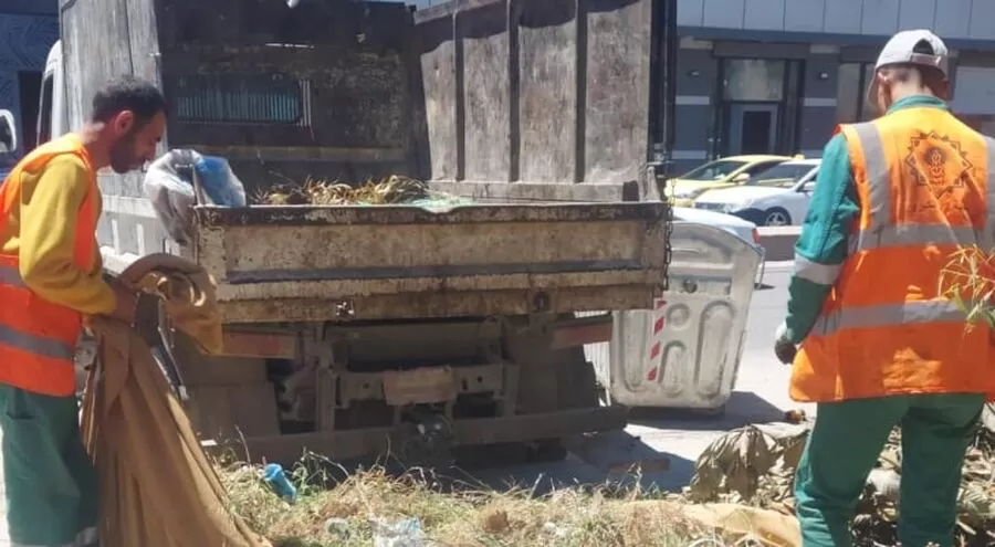 مدار الساعة,أخبار الأردن,اخبار الاردن,درجات الحرارة,1. #حماية_العمال: يعكس هذا الهاشتاغ أهمية حماية العمال وضمان سلامتهم خلال فترة الظهيرة الحارة.,2. #تأثير_الموجة_الحارة: يعكس هذا الهاشتاغ تأثير الموجة الحارة على الأردن ويساعد في نشر الوعي حول الظروف الجوية القاسية.,3. #تنظيم_العمل: يعكس هذا الهاشتاغ أهمية تنظيم العمل وتحديد فترات العمل المناسبة خلال ظروف الحرارة الشديدة.