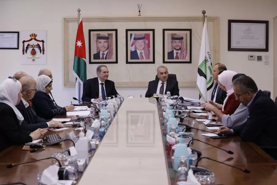 مدار الساعة,أخبار الأردن,اخبار الاردن,وزير الأشغال العامة والإسكان,وزير النقل,ماهر أبو السمن,وزير الصحة,الدكتور فراس الهواري,كورونا,وزارة الأشغال,خزينة الدولة