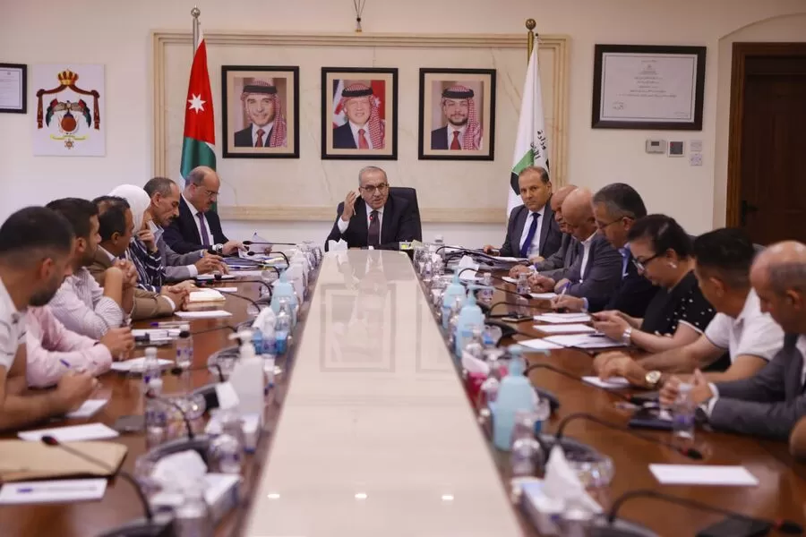 مدار الساعة,أخبار الأردن,اخبار الاردن,وزير الأشغال العامة والإسكان,وزير النقل,ماهر أبو السمن,كورونا,دائرة العطاءات الحكومية,مواقع التواصل الاجتماعي