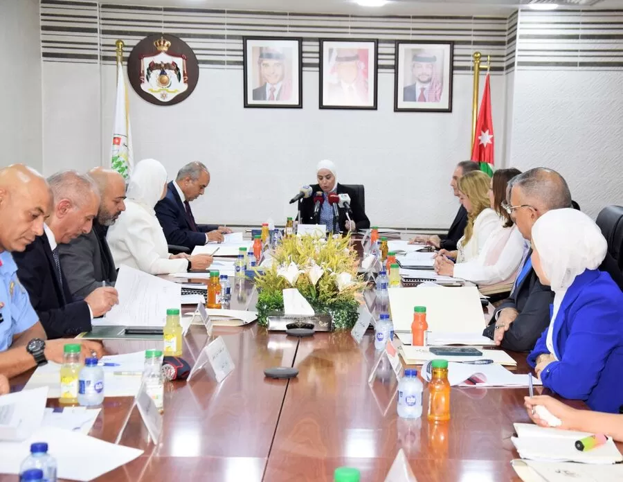 مدار الساعة,أخبار الأردن,اخبار الاردن,وزيرة التنمية الاجتماعية,وزير الصحة,الدكتور فراس الهواري,وزير التربية والتعليم,الدكتور عزمي محافظة,وزيرة الدولة للشؤون القانونية,نانسي نمروقة,وزير الدولة للشؤون القانونية,رئيس الوزراء,كورونا,عزمي محافظة,وزارة التنمية الاجتماعية,وزارة الصحة,صندوق المعونة الوطنية,المؤسسة العامة للضمان الاجتماعي,التنمية الاجتماعية,وزارة التربية,الضمان الاجتماعي,المركز الوطني للأمن وإدارة الأزمات