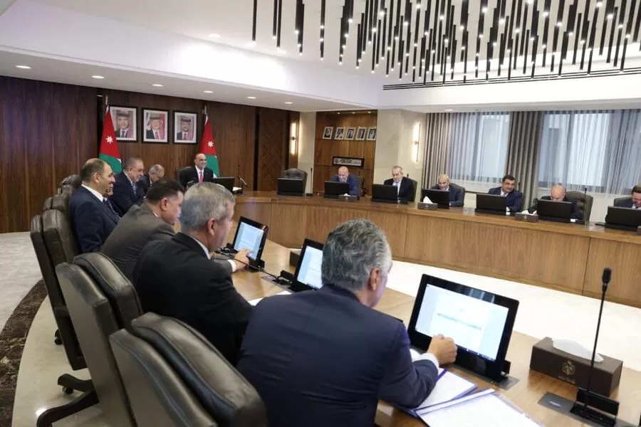 مدار الساعة,أخبار الأردن,اخبار الاردن,وزير الصناعة والتجارة والتموين,رئيس الوزراء,كورونا,وزارة الصناعة والتجارة,دائرة ضريبة الدخل والمبيعات,أمانة عمان الكبرى,دائرة ضريبة الدخل,وزارة الصناعة,المركز الوطني للأمن وإدارة الأزمات