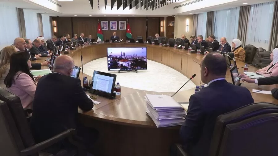 مدار الساعة,أخبار الأردن,اخبار الاردن,وزير الصناعة والتجارة والتموين,رئيس الوزراء,وزارة الصناعة والتجارة,هيئة تنظيم النقل البري,ديوان التشريع والرأي,وزارة الصناعة