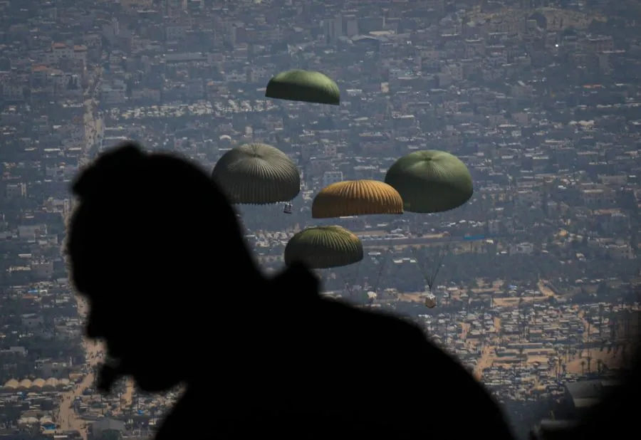 مدار الساعة,أخبار الأردن,اخبار الاردن,القوات المسلحة الأردنية,المملكة الأردنية الهاشمية,الإنزالات الجوية,عيد الأضحى,القوات المسلحة,قطاع غزة,جمهورية مصر العربية,الجيش العربي,سلاح الجو الملكي