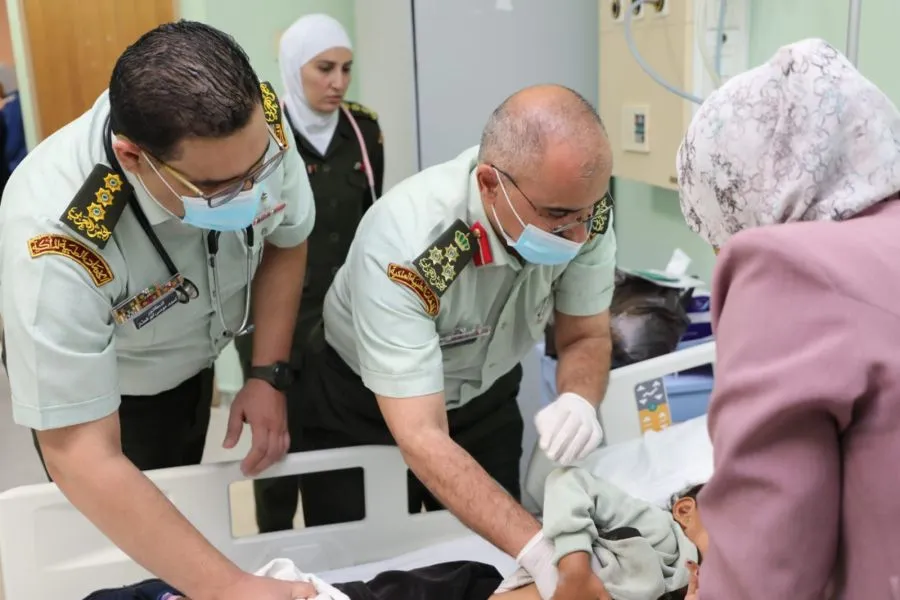 مدار الساعة,أخبار الأردن,اخبار الاردن,الملكة رانيا,هيئة الأركان المشتركة,الملكة رانيا العبدالله,الملكة رانيا العبد الله,الملك عبد الله الثاني,القوات المسلحة الأردنية,الخدمات الطبية الملكية,مدينة الحسين الطبية,القوات المسلحة,قطاع غزة,المستشفى الميداني الأردني