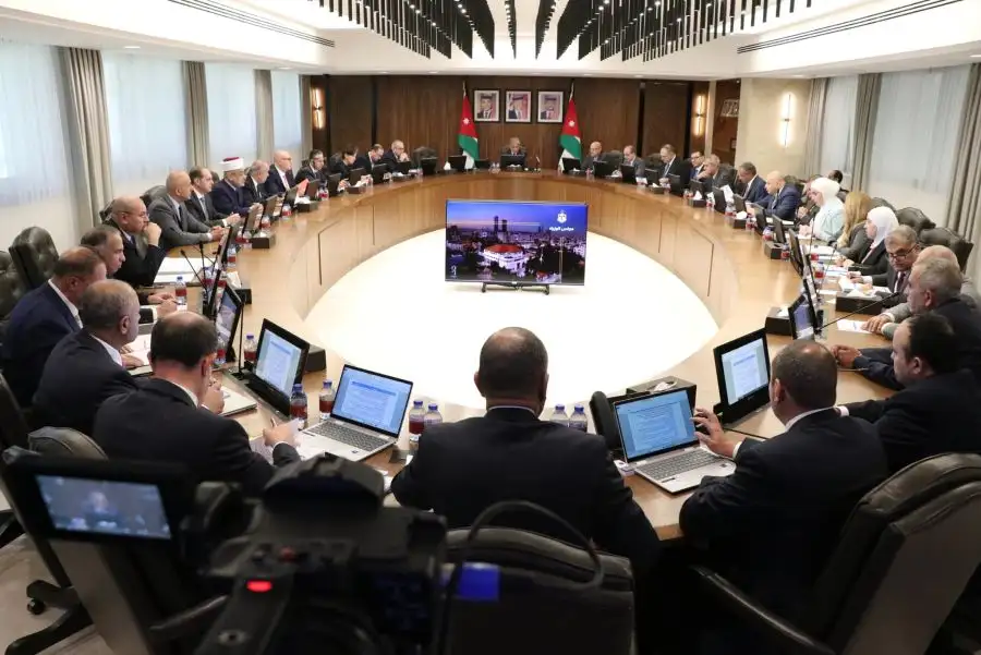 مدار الساعة,أخبار اقتصادية,الدكتور جعفر حسان,رئيس الوزراء,الهيئة الخيرية الأردنية الهاشمية,القوات المسلحة الأردنية,وزارة النقل,هيئة تنظيم النقل البري,البنك المركزي الأردني,سلطة منطقة العقبة الاقتصادية الخاصة,أسعار النفط,الأمم المتحدة,القوات المسلحة,قطاع غزة,البنك المركزي,الجيش العربي