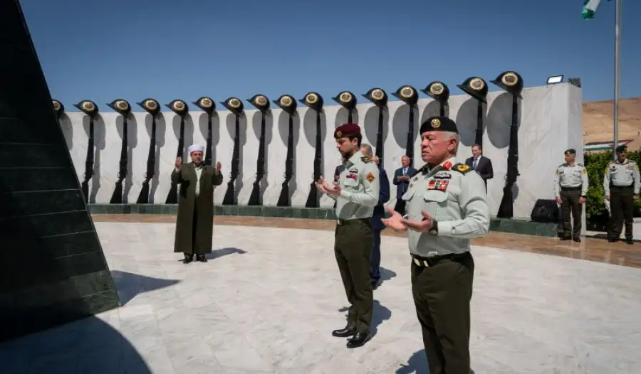 مدار الساعة,Video,فيديو,أخبار الأردن,اخبار الاردن,الملك عبدالله الثاني,القوات المسلحة الأردنية,الحسين بن عبدالله الثاني,ولي العهد,هيئة الأركان المشتركة,الأمير فيصل بن الحسين,راشد بن الحسن,الديوان الملكي الهاشمي,القوات المسلحة,الجيش العربي,سلاح الجو الملكي