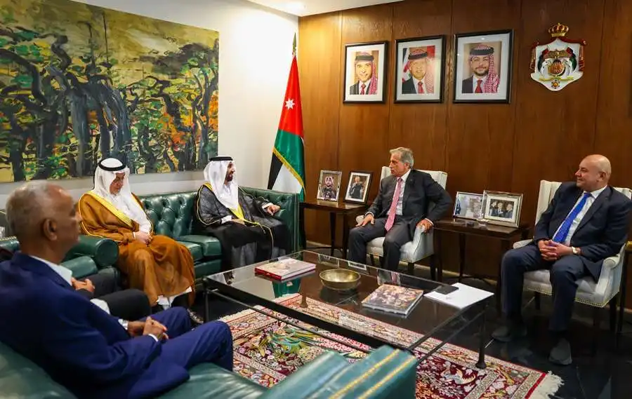 مدار الساعة,أخبار الأردن,اخبار الاردن,الدكتور جعفر حسان,وزير الشؤون السياسية والبرلمانية,عبدالمنعم العودات,رئيس الوزراء,الملك عبدالله الثاني,الضفة الغربية,قطاع غزة