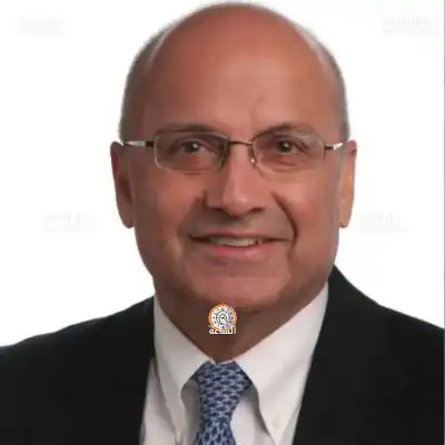 طبيب عيون اردني يدرج في قاعة