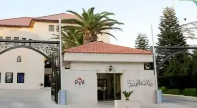 ماذا تعرف عن وزراء حكومة حسان