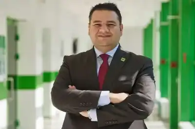 هاشم الحديد.. من قاعة البتراء إلى