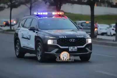 ضبط مركبة كان أشخاص يرقصون فوقها