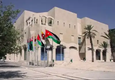 أمانة عمان تفصل موظفة