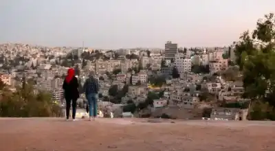 انتحلت هوية جارتها لأغراض الاحتيال.. فحرمت