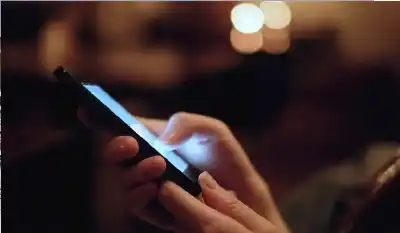 التحديق في الهاتف لمدة ساعة يسبب