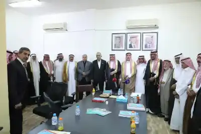 الوزير الرواشدة يفتتح مكتبة بلدية الجفر..