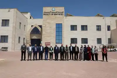 مجلس أمناء جامعة الزرقاء يزور كلية