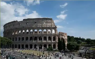 إيطاليا.. وفاة مرشدة سياحية بسبب الحر