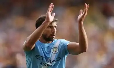 مانشستر سيتي يجدد عقد نجمه البرتغالي