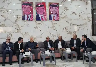 وزير العمل يعزي عشيرة القطيفان الخلايلة