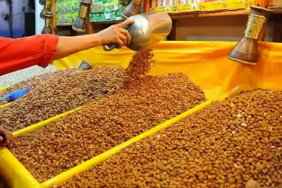 تداعيات الجفاف تؤثر على سوق اللوز