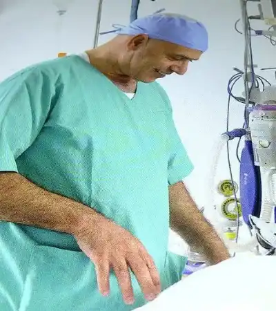 إلى النطاسي البارع الدكتور عماد العريان..