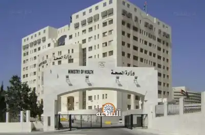 أطباء يعتصمون أمام وزارة الصحة
