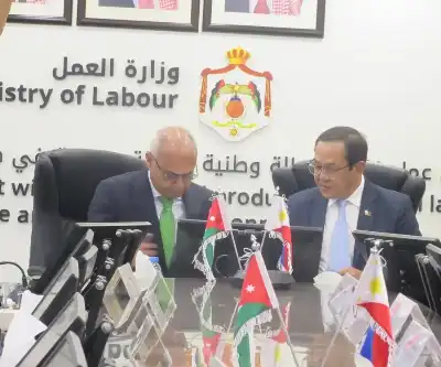 وزارة العمل تبحث مع وزارة إدارة