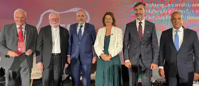 الصفدي يجري مباحثات موسعة مع نظيرته