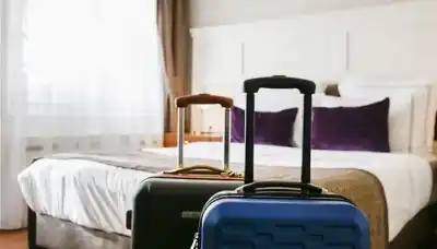 خبراء يحذرون: لا تضع حقائبك على