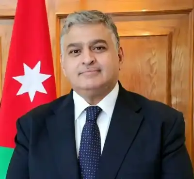 الشيخ محمد بن زايد يتسلم أوراق