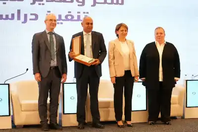 تكريم وزارة العمل على تميزها بإعداد