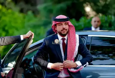ولي العهد يزور قطر للقاء أميرها
