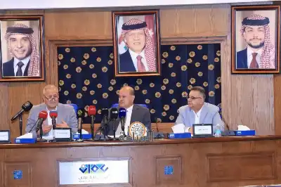 العميد المتقاعد الخطيب يشهر كتابه حين