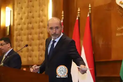 مكالمة أبكت وزير الخارجية أيمن الصفدي..