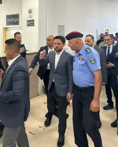 ولي العهد يتفقد قسم ترخيص غرب