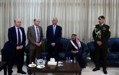 الديوان الملكي يعزي عشيرة المومني وآل