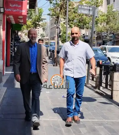 على الأقدام.. عمر الرزاز في وسط
