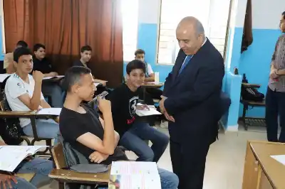 محافظة يتفقد مدارس في قصبة إربد