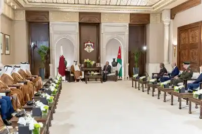 هؤلاء حضروا لقاء الملك والشيخ تميم