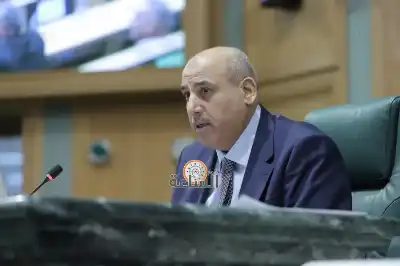 القاضي بلهجة حادة لنواب في أول جلسة