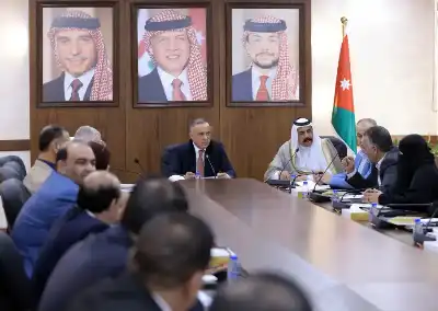 القاضي يترأس اجتماعا للجنة الرد على