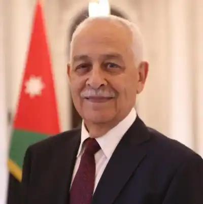 مندوبا عن الملك وولي العهد.. العيسوي