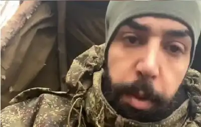 من المايك إلى البندقية: فنان عراقي