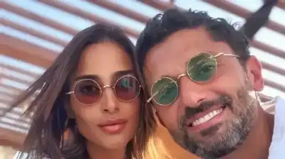 ممثل مصري يطلق زوجته عبر خاصية