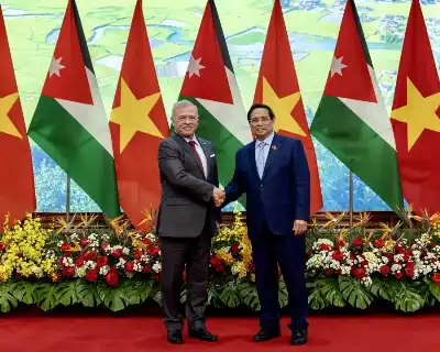 الملك ورئيس الوزراء الفيتنامي يبحثان سبل