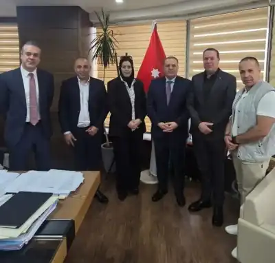 سفير الأردن في فلسطين يستقبل وفدا