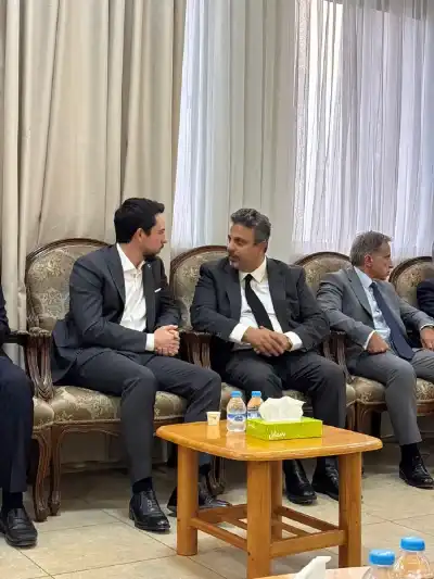 نائب الملك يعزي بوفاة والدة السفير